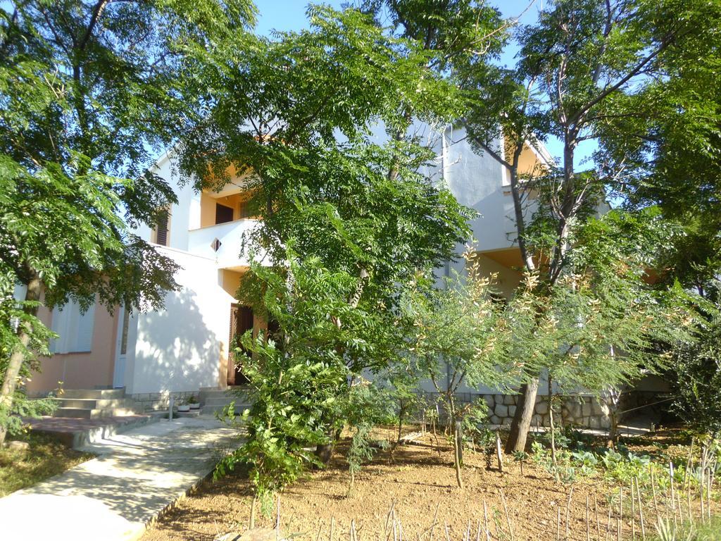 Apartments Kresimir Beauty With Shadow Trees And Parking Place Pag Town Værelse billede